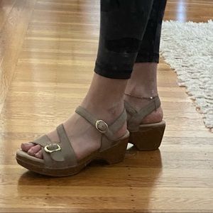 Dansko Sandi Beige Leather Sandals